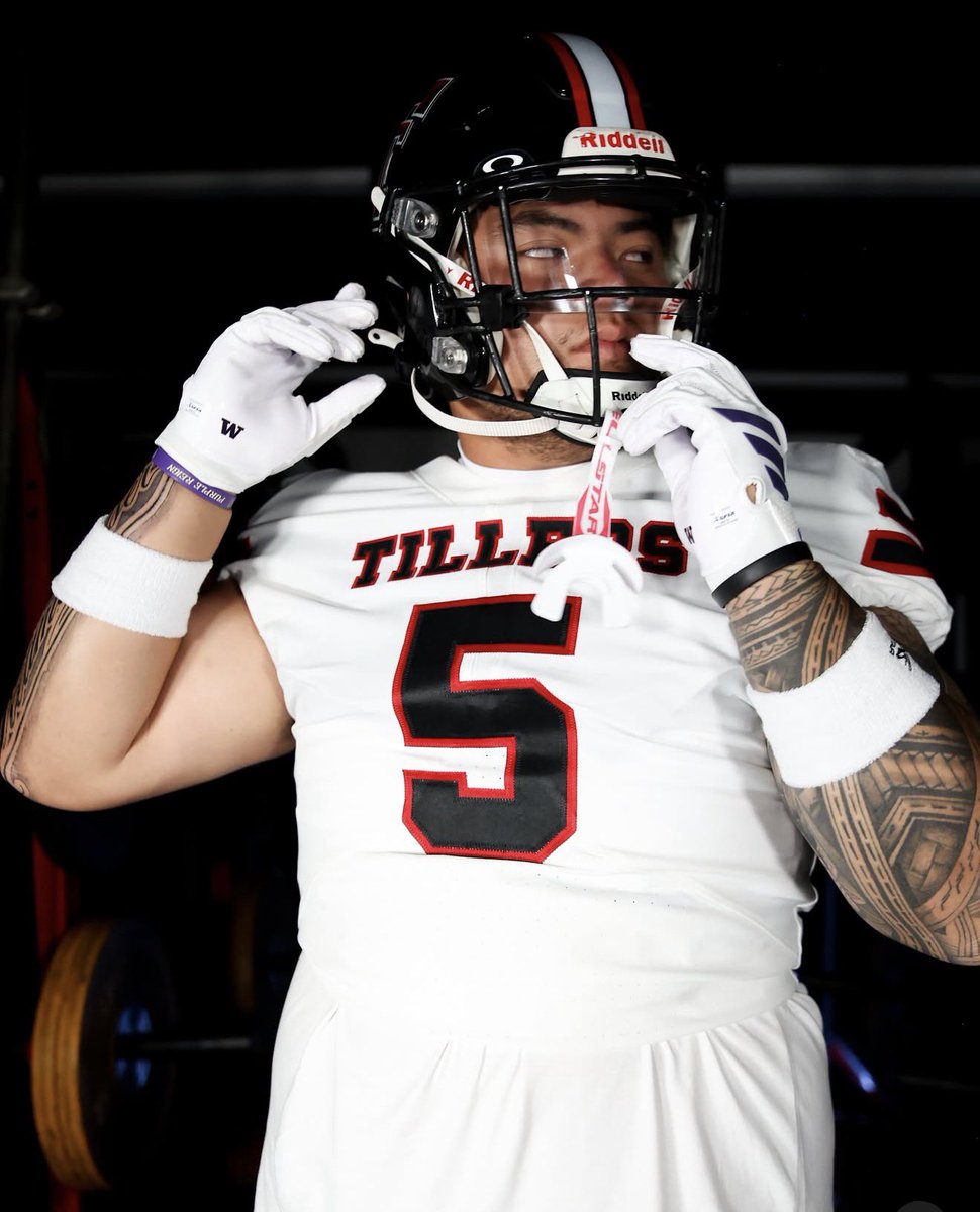 Tiller_Football's tweet photo. Sundays Best ⚪️⚫️🔴 #TTown https://t.co/oyyy08hzEK