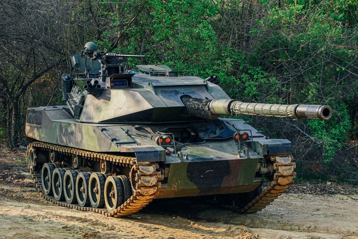 staypanzer's tweet photo. Shoutout to that one time Thailand bought 106 tanks in 1987 and by 1993 half of them had cracked hulls. Turns out it wasn't a manufacturing defect it was tank crews launching multi-ton armored vehicles off dirt ramps trying to see who could get more air.

Peak human behavior. https://t.co/mEDWFNmFcs