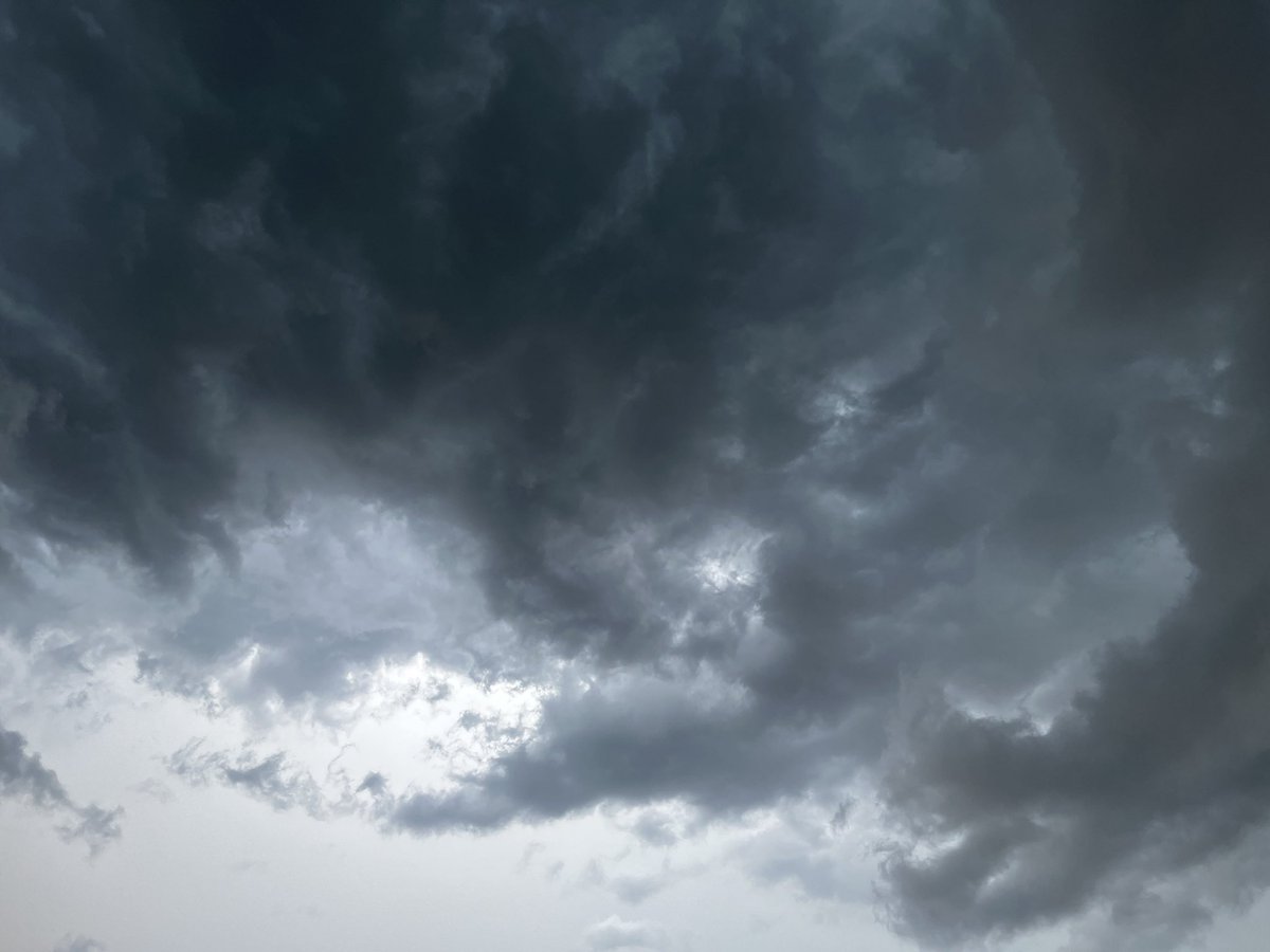 ProudRanger's tweet photo. @CMeredithWX Carson this was In Hillview about 40 min ago. https://t.co/SRK3C5y3sz