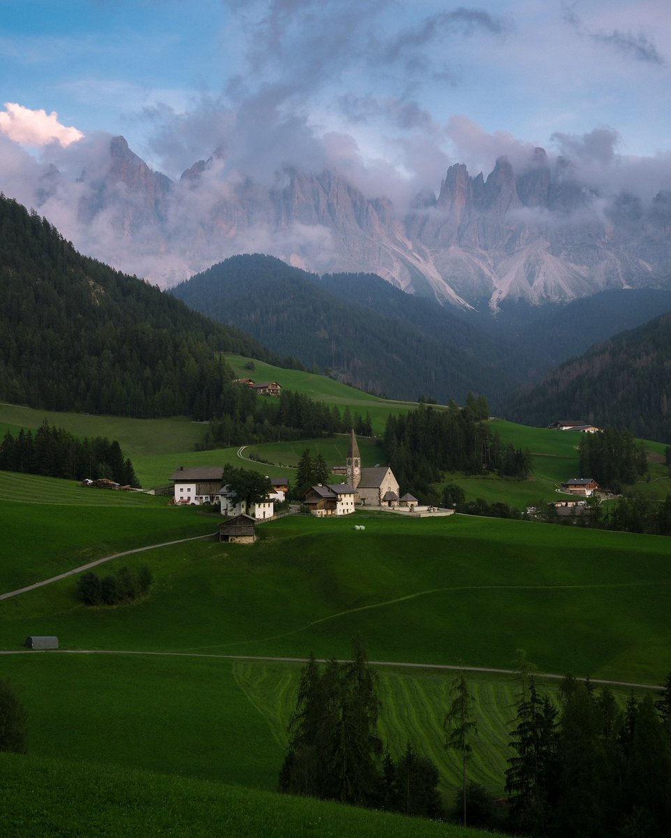 echoesofworld's tweet photo. Dolomites, Italy https://t.co/tjPbsflLhT