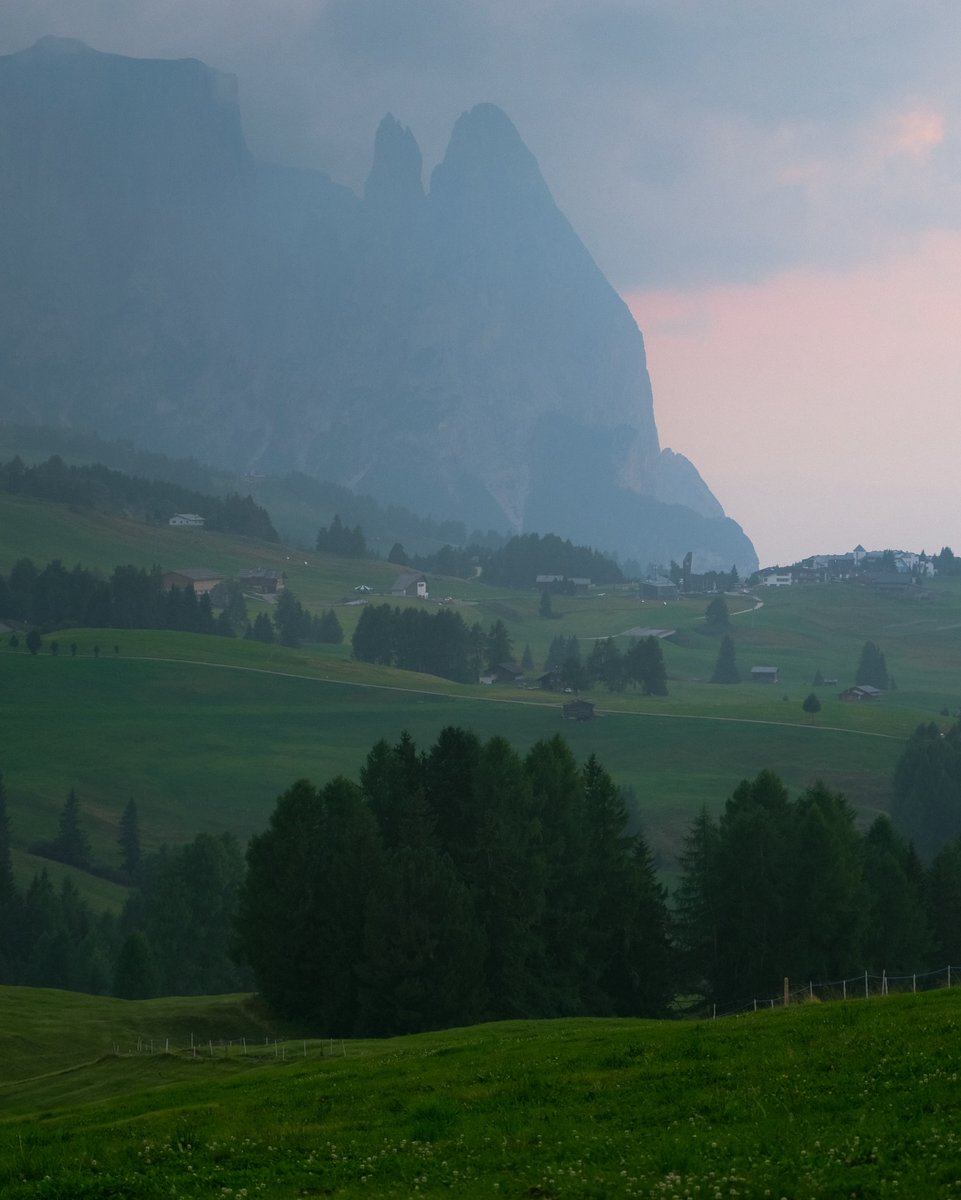 echoesofworld's tweet photo. Dolomites, Italy https://t.co/tjPbsflLhT
