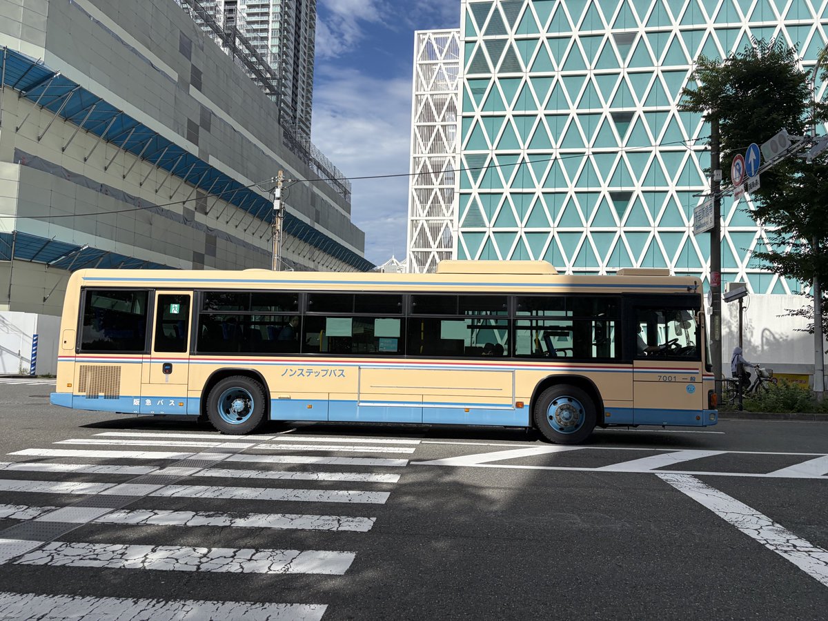 koukaisyasin's tweet photo. 予想的中
リアも非公式側も広告なし https://t.co/GcbFq9Q3ru