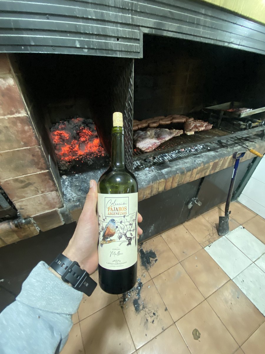 Ele_Te13's tweet photo. Domingo de vino y asado https://t.co/jZPHUJlCuZ