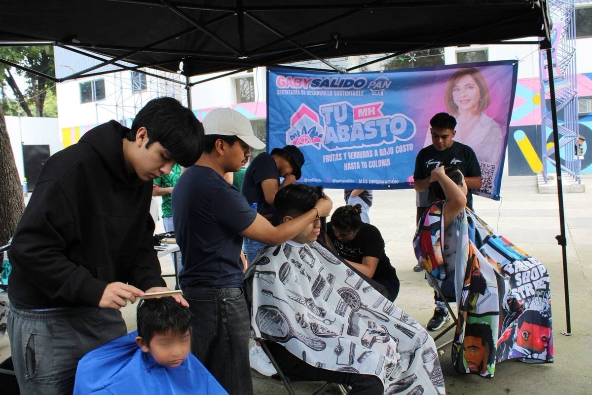 gabysalido's tweet photo. 💙 Así se hace comunidad en la #Pensil.

​🎒 Juntos con el @PAN_CDMX vivimos una gran Jornada de Regreso a Clases en el Deportivo Pavón, apoyando a las familias con servicios gratuitos de salud, corte de pelo, fotos y atención veterinaria.

Aún vienen dos fechas más. En familia nos cuidamos y hacemos comunidad.

​#MiguelHidalgo #PensilCDMX #RegresoAClases #PANCDMX