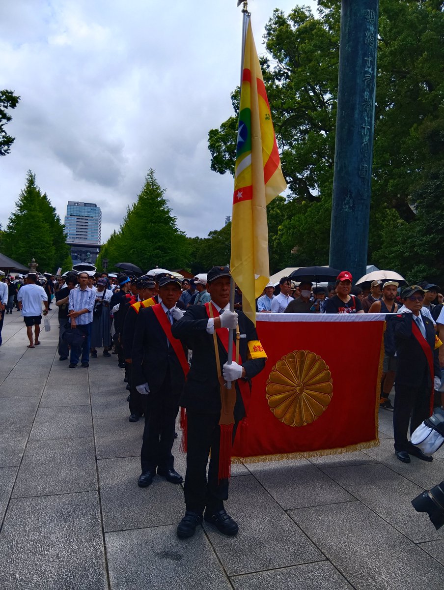 sinryukai's tweet photo. 終戦の日、関係団体と靖国神社参拝。

　私は、いつか日本の首相が、内外の過剰な政治的圧力に左右されることなく、英霊に対して静寂の中、しかし堂々と参拝できる日が来ることを願うばかりである。 https://t.co/FRikNbQPok
