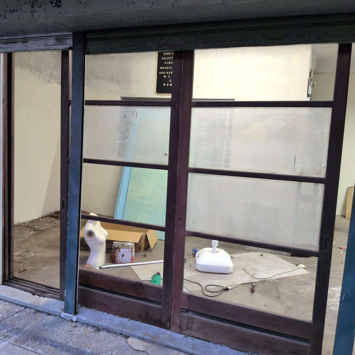 rainbow__event's tweet photo. 北千住店は8/16に閉店致しました。
写真は準備中の町屋店です。

#町屋 #荒川区町屋 #東尾久三丁目 #町屋駅 #熊野前 #熊野前駅 #荒川区 #古着 #古着屋 #デザイン古着 #ブランド古着 #セレクトショップ #アンティーク #ジュエリー #雑貨 #移転 #移転中 #アパレル #服 https://t.co/kcVF9Pw1Kw