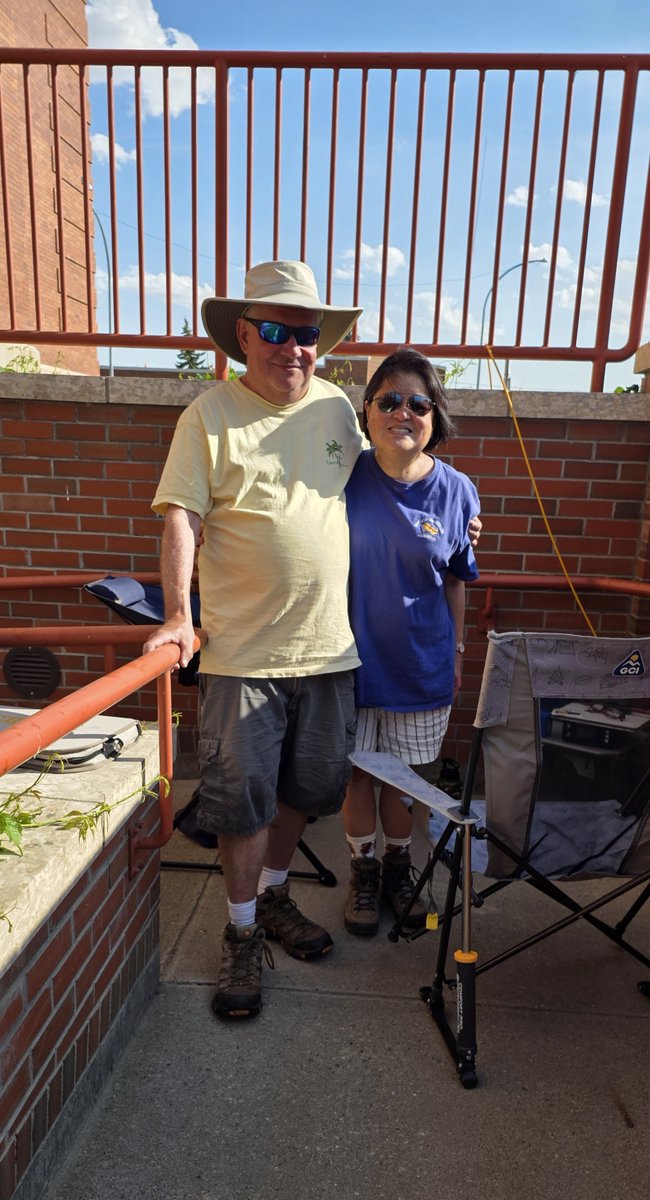 VE5REV's tweet photo. What a cool surprise! I saw some visiting hams were activating our courthouse (only POTA spot in town). I raced down to meet them &amp; gave them some club stickers. K3FFF &amp; K3GGM on an epic POTA road trip from Maryland! 😎👍 #POTAOn https://t.co/fLxURpYVah