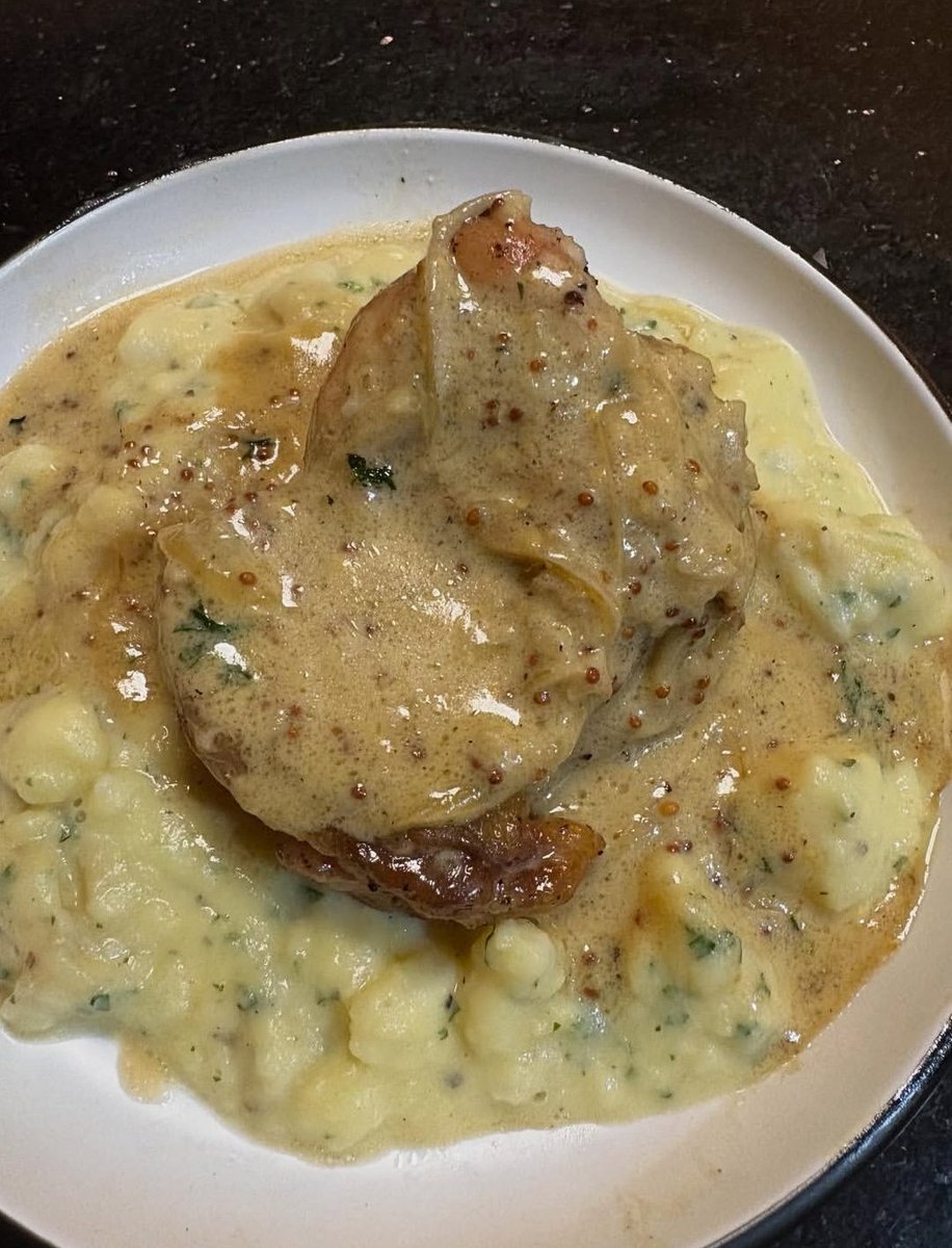 nikki93118's tweet photo. Chicken a la mutard or some shit,people I beg of you dry brine your protein omg it was so good 😛 less https://t.co/bgQcu8ivCv