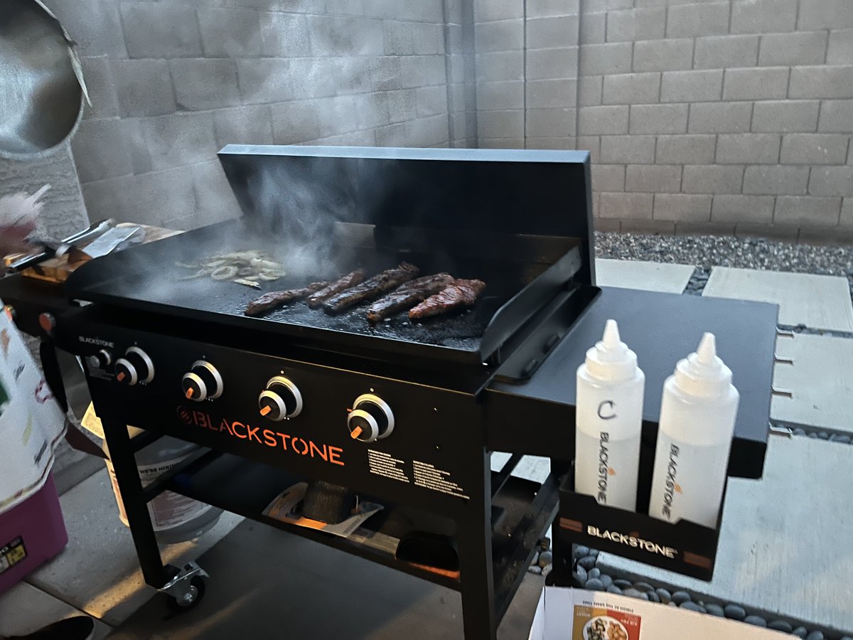 WGATMEANRADIO's tweet photo. ❌️ The "Mean" Flat top grill🇮🇹👨‍🍳🍽🤘🏼#Sunday #GENXRULES™️ #MeanMachineRadio #Surfnturf 🐠🥩 https://t.co/C5s5k3zEWk