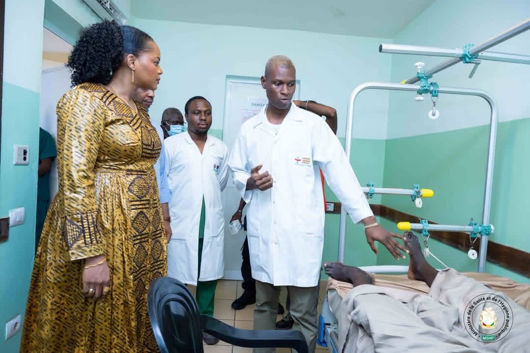 GNMSHP's tweet photo. CHU Donka | Visite de terrain

La Ministre de la Santé et de l’Hygiène Publique s’est rendue au CHU Donka pour suivre la qualité des soins et échanger avec les professionnels de santé.

Maternité, néonatologie, traumatologie : une démarche de proximité au service des patients. https://t.co/rtCRJnnU30