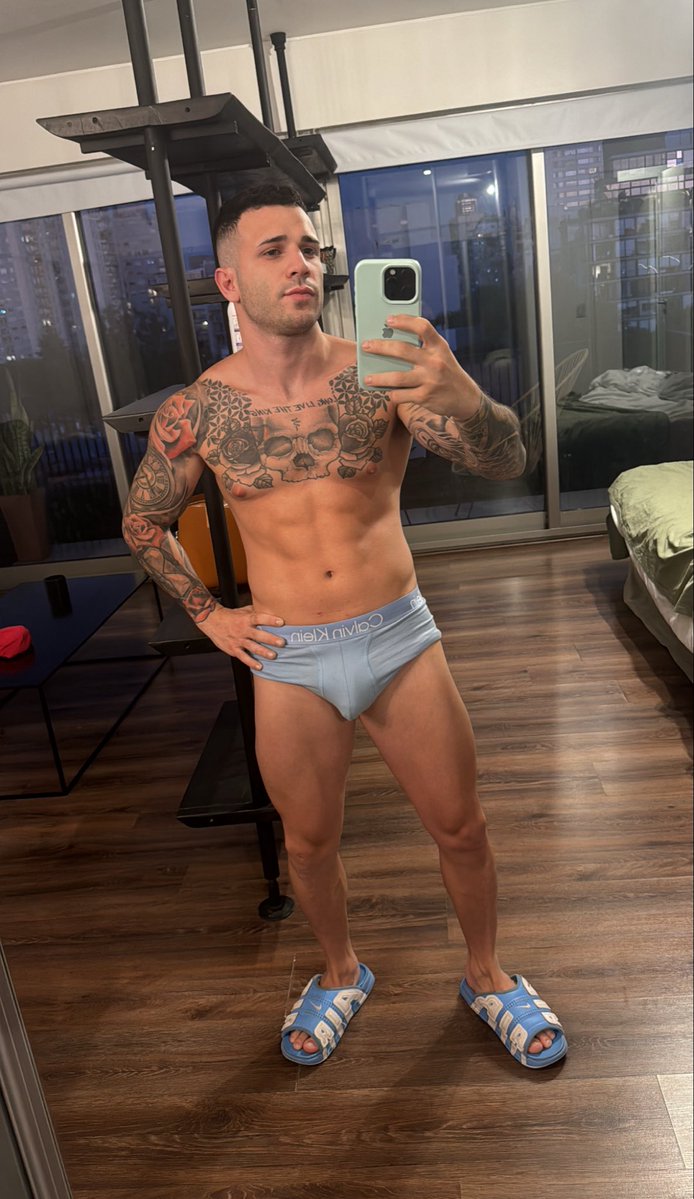 Tanito22ok's tweet photo. Te gusta el azul? https://t.co/8wJggUZEdv