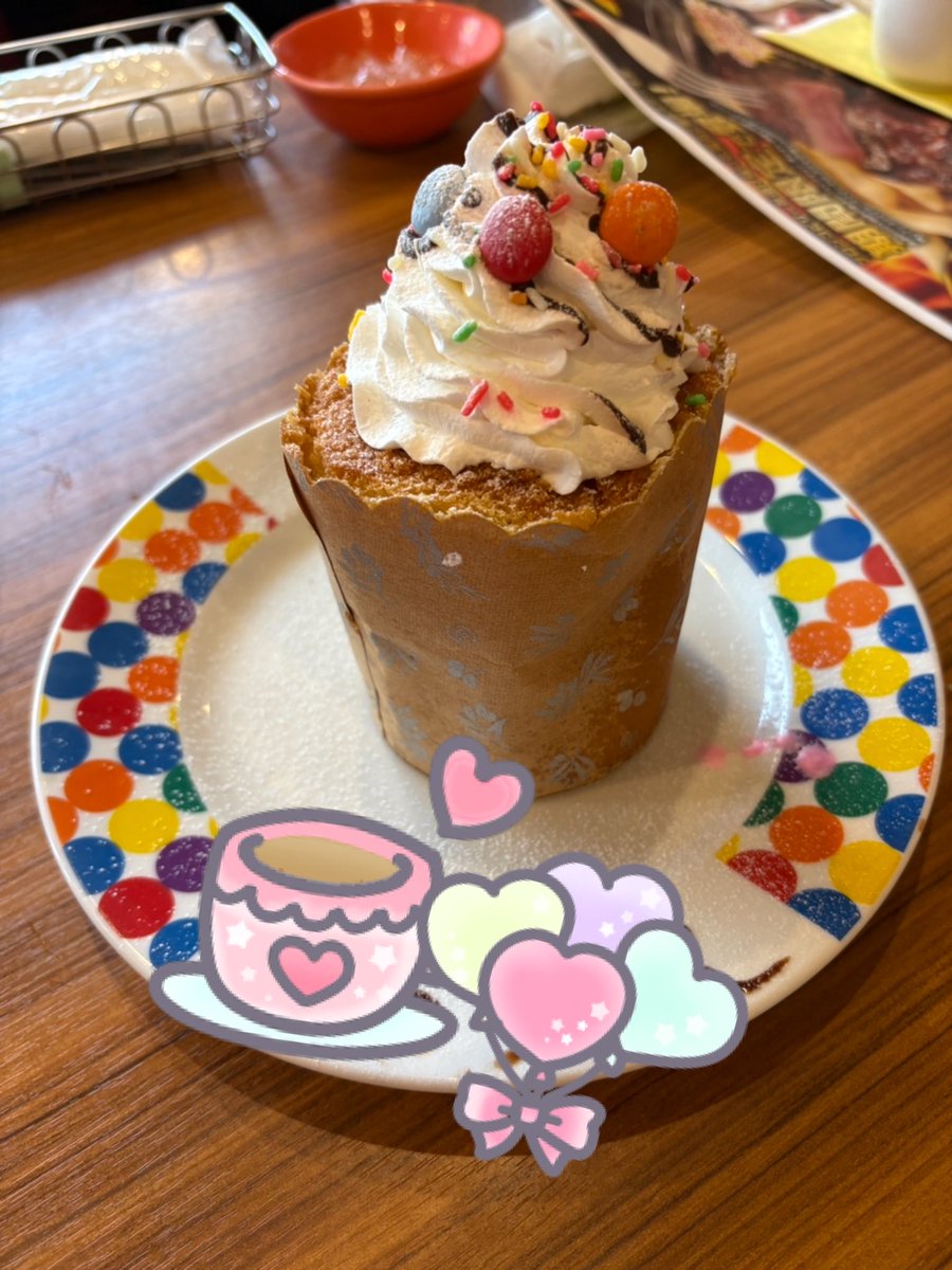 yu2022am's tweet photo. 今週はお出かけもあるけど、
普通の1週間、頑張ろ〜😁

先週神奈川の実家に娘たちと帰った時の
ブロンコビリーのお誕生日特典🎂

思ってたより大きいシフォンケーキ。

写真のみではなく
そこそこしっかりしたフレームも
付いてきたよー❣️ https://t.co/kuSzIa4bfo