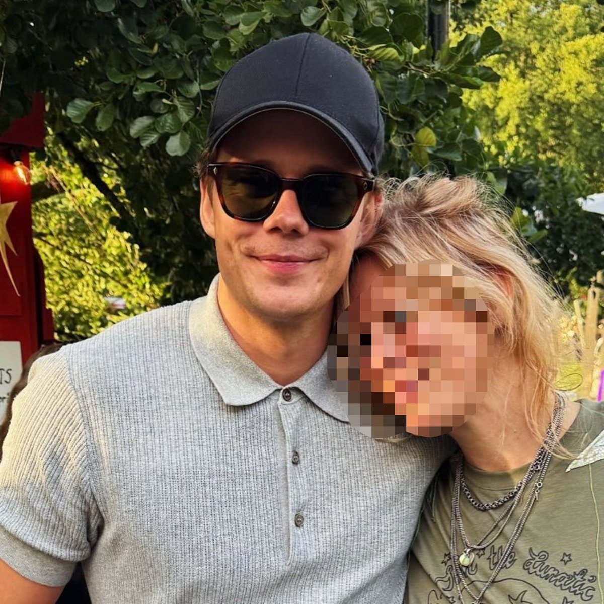 kirzstie's tweet photo. a study needs to be done with bill skarsgard's fandom bc wdym we're extremely grateful to receive literal crumbs about him from other people 😆💗 https://t.co/zhih4hDHdv