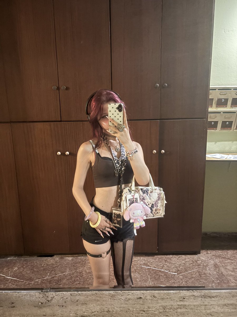 i09desp's tweet photo. @_GirlSay This is what 45kg on a 1,60 cm girl looks like.. i wish i could go down to 40kg 😭 https://t.co/74huEeYqmI