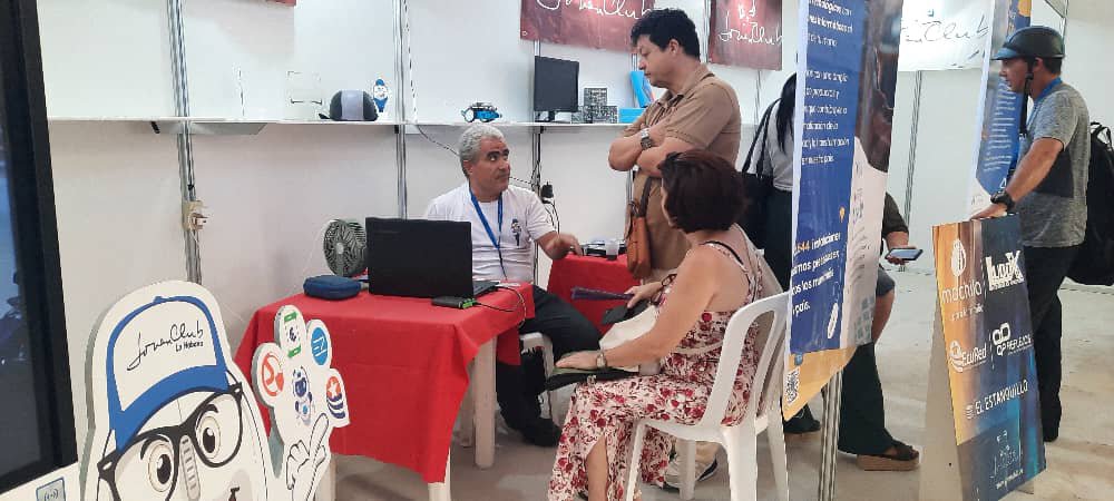 MayraArevich's tweet photo. Concluye la #FILCuba2026 en La Habana, dedicada al centenario de #Fidel y con #Rusia como País Invitado de Honor. Bajo el lema #LeerEsCrecer, más de 2,4 millones de ejemplares y 1,300 novedades editoriales reafirmaron la vitalidad de nuestra literatura.
#100AñosConFidel 
1/3 https://t.co/1zOZXgSEC3