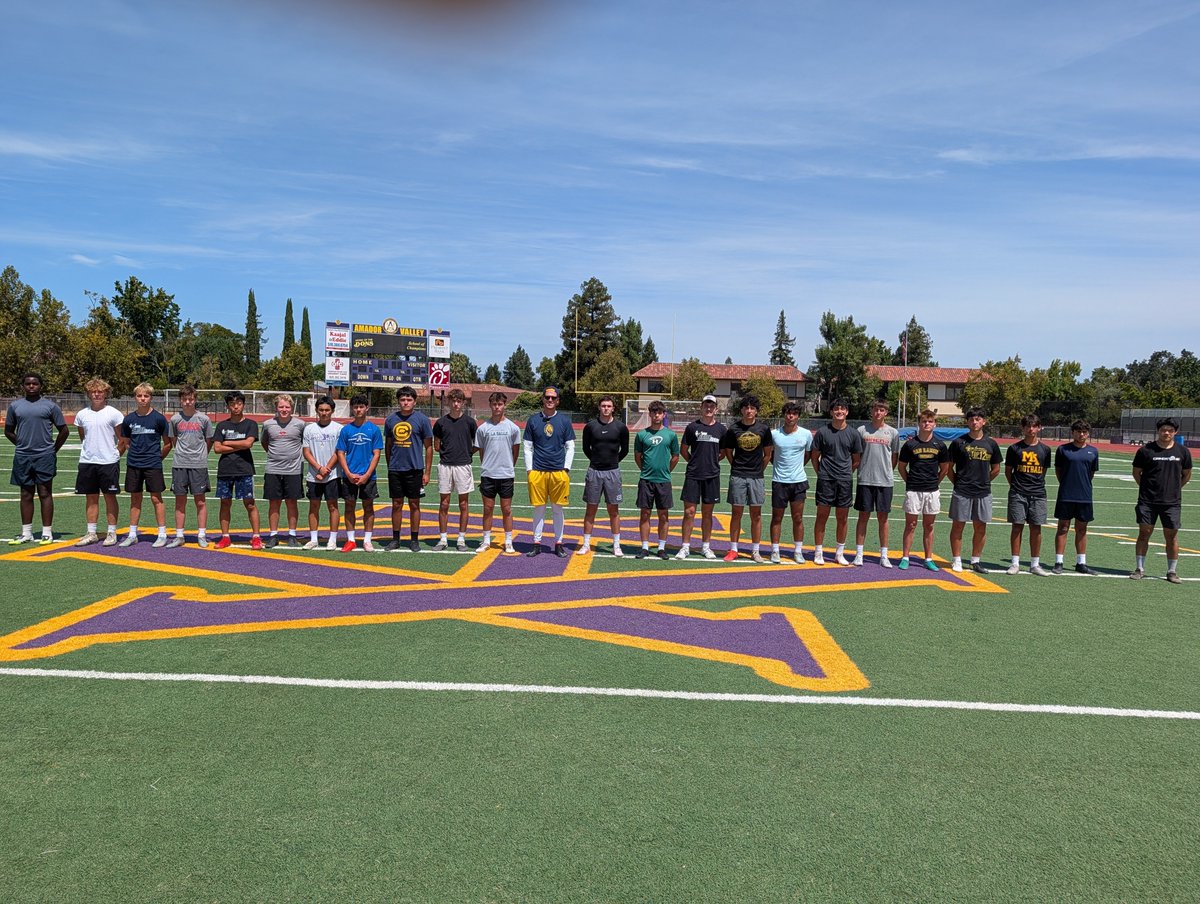 JamesLangford86's tweet photo. Tons of talent out and motivated young men here at the @Chris_Sailer NorCal Training Camp!! 🙌🏼 Congratulations to @ElijahDelgado23 winning the camp 💪🏼 https://t.co/1lnz9RgJ3r