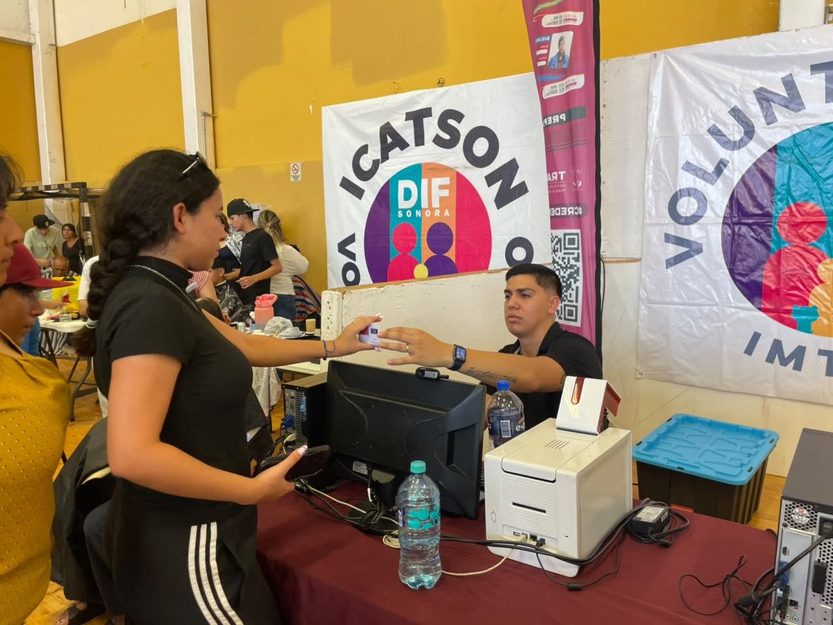 IMTESonora's tweet photo. En el Bazar Escolar 2026 sumamos acciones entre el @gobiernosonora, @DIFSonora y voluntariados para cuidar la economía familiar. ​Llevamos credencialización gratuita de transporte público a quien más lo necesita. 

Seguimos construyendo una mejor movilidad. 🪪 🚌 https://t.co/j4AhOEE6zo