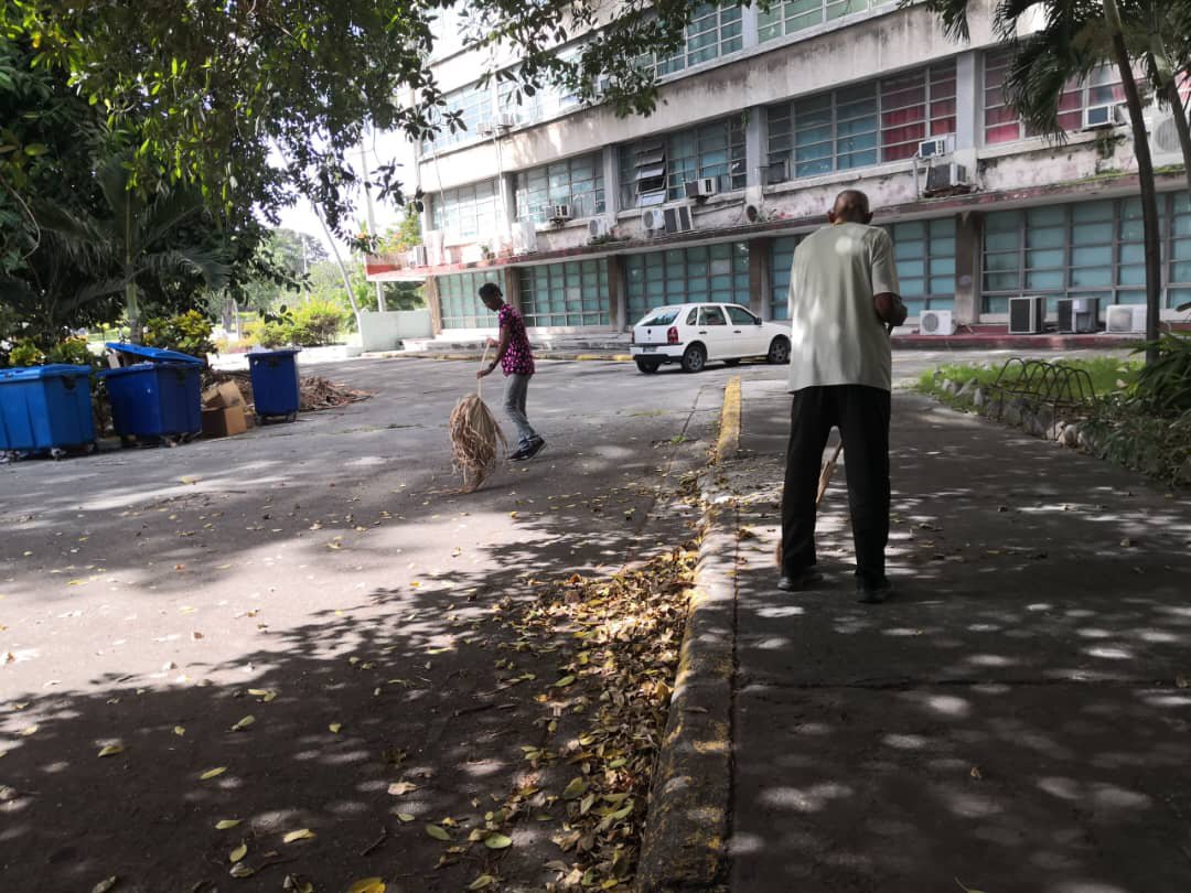 MayraArevich's tweet photo. En el @MINCOMCuba realizamos una jornada de higienización el viernes, 14 de agosto, por el #DíaDeLaDefensa y en homenaje a #100AñosConFidel. Unidad, disciplina y compromiso revolucionario que reafirman nuestro deber de defender la Patria y el legado de #FidelPorSiempre. 🇨🇺 https://t.co/4Zp70oBz3o