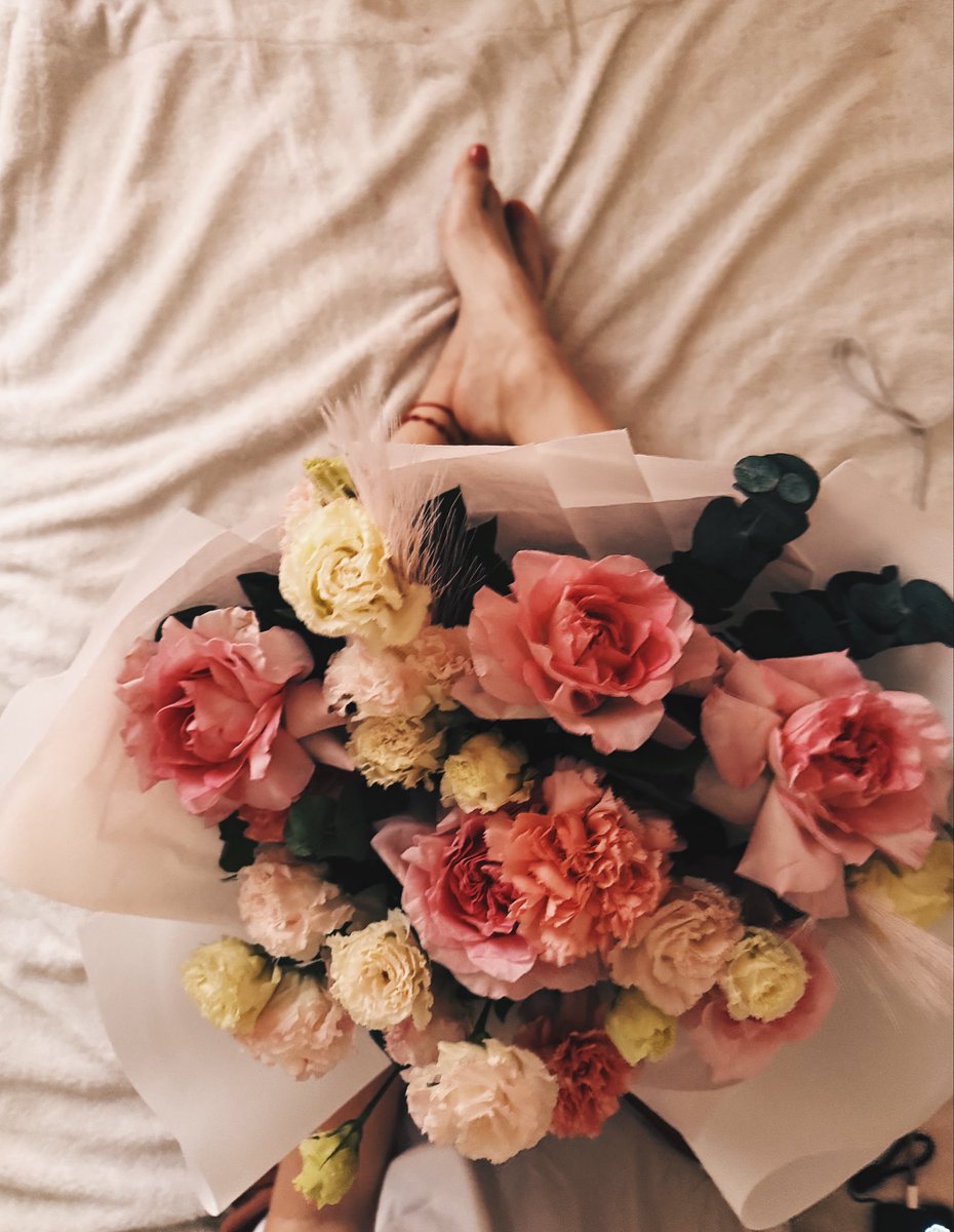 Priestess_Ki's tweet photo. Your Mistress has returned to New York.

I love walking into a room filled with fresh flowers.

Consider this an invitation for someone to earn a little approval. 💐 https://t.co/k0t0JlGLRB