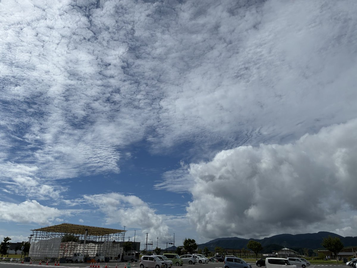 LongfieldMelon's tweet photo. 8月17日(月)
おはようございます。少しずつ雲が増えてきた陸前高田市です☁️今日の富良野メロンパン岩手はマイヤ高田店さん前で18時頃までの販売を予定してます^_^
お盆休み終わったんですねーアバッセでも朝から提灯飾りを外したり、七夕の山車小屋を撤去してました。なんだかちょっぴり寂しい月曜日。 https://t.co/2Tp5GRgc78