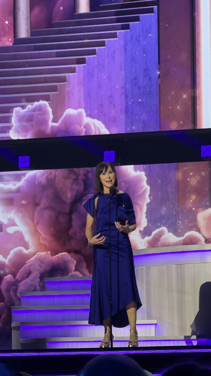 VidaoPantalla's tweet photo. ¡Todas las Bellas de la versión de #Broadway de #BeautyandtheBeast y las grandes de #Katseye homenajean a la nueva #DisneyLegend, la reina Susan Egan!
https://t.co/fPpHIPRhEp
#D23 #D2326 #D32026 #DisneyLegends https://t.co/JEZkTCfRf0
