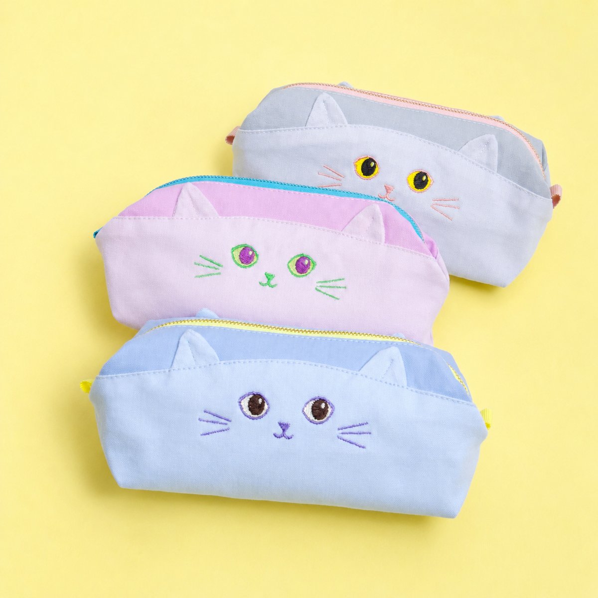 LALACLAP_'s tweet photo. 《宣伝させてください》

ねこのお顔のペンケース♡
大人になっても可愛いステショをさりげなく持ちたい気持ちを大事に♪
上品なカラーリングで３色展開しています⭐︎
カラーペンもたくさん入る見た目以上の収納力◎

https://t.co/N3N3LnFIkJ 
#minne #ステショ #ハンドメイド #ねこ #猫 #ネコ https://t.co/Vg5SFVPnFQ