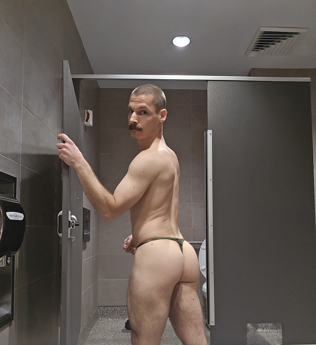 BubbzAfterDark's tweet photo. Would you like to walk in on me? https://t.co/s8nuGRP7gk