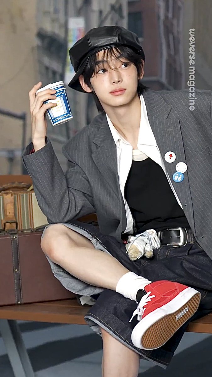 hanjinsai's tweet photo. he was SOO aegi here https://t.co/axbwXzgKnx