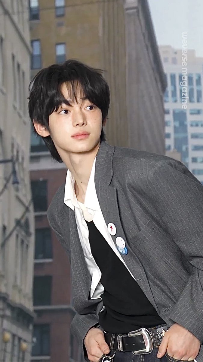 hanjinsai's tweet photo. he was SOO aegi here https://t.co/axbwXzgKnx