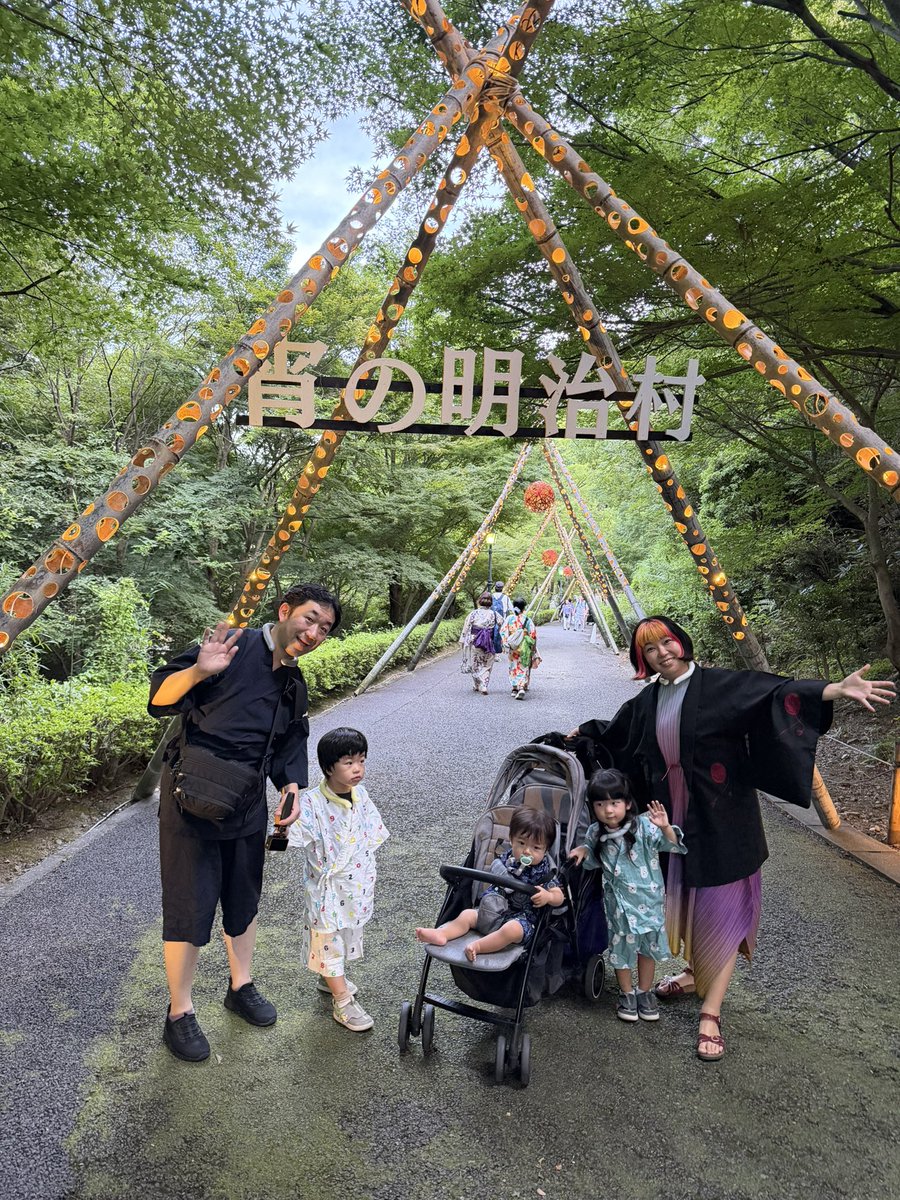 kaetama's tweet photo. 今年も夏のドライブ旅行。愛知県犬山市の明治村にて開催中の「宵の明治村」へ子供たちを連れて行って来ました。名古屋造形大学の外山先生の研究室で行っている体感型プロジェクションマッピング「夏祭り」で遊び、最後に打ち上げ花火も見られて、夏らしい気分を味わえました。 https://t.co/bxcSl2SnbK