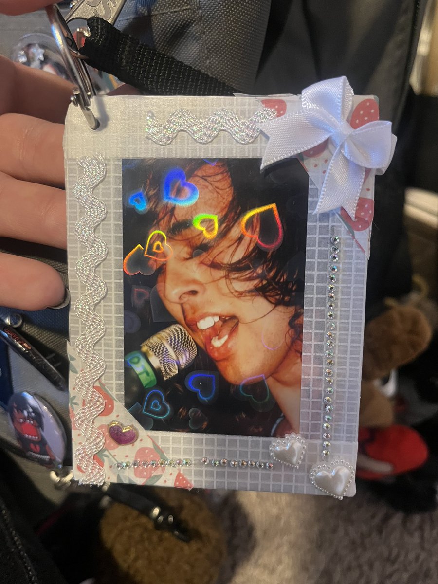 duckseeksducks's tweet photo. This semesters Vic photo card for my backpack #chudalert #youreajuniorincollege #lockin https://t.co/6mPnAyHMcD
