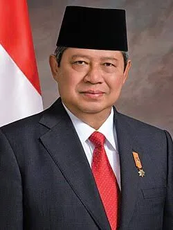 keluhkesahkonoh's tweet photo. terlepas dari segala kesalahan dan kekurangannya selama memimpin, tapi SBY satu-satunya orang indo yang bisa top level di banyak bidang, bang. di militer: jenderal bintang 4. di akademik: prof dan doktor (bukan HC). di pemerintahan: presiden 2 periode. di seni: lagunya banyak, lukisannya keren. di olahraga: LavAni juara Proliga. di politik: ketum partai.

nggak ada presiden indo yang top level-nya sebanyak SBY.