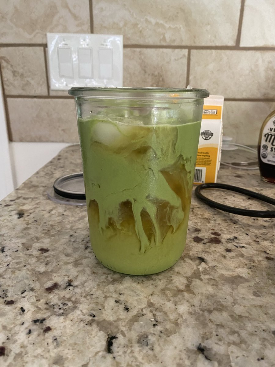 cornichonsgrrrl's tweet photo. Matcha latte w homemade blackberry shiso syrup, cold brewed genmaicha with white peach and matcha cream top (kinda sunk though) https://t.co/CR4IyFkVq0