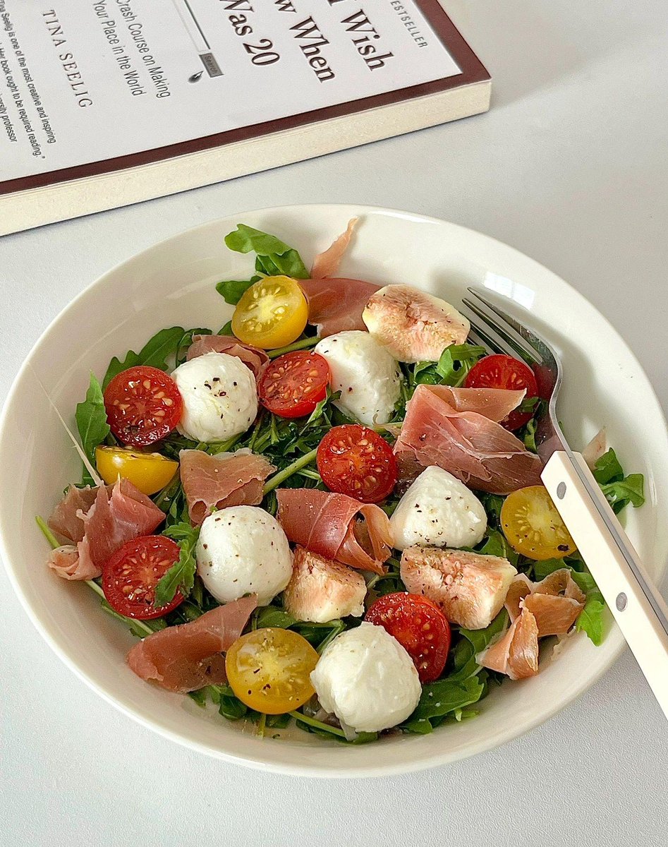 BernierHal3247's tweet photo. Fresh local cherry tomatoes, basil and mozzarella arrived today! Perfect for a quick summer caprese salad. Grab yours from the farm stand now!， https://t.co/4l0zC5KI56