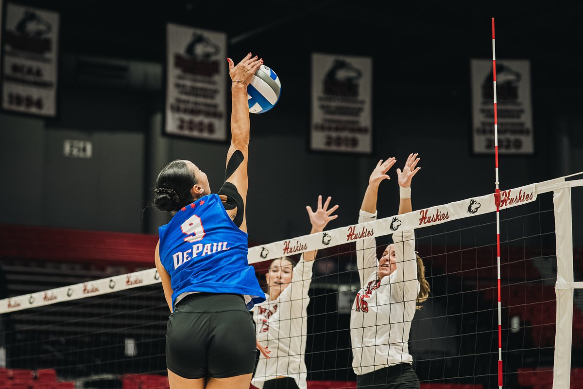 DePaulVball's tweet photo. Got things going this weekend💪 https://t.co/U8moa7MwLh