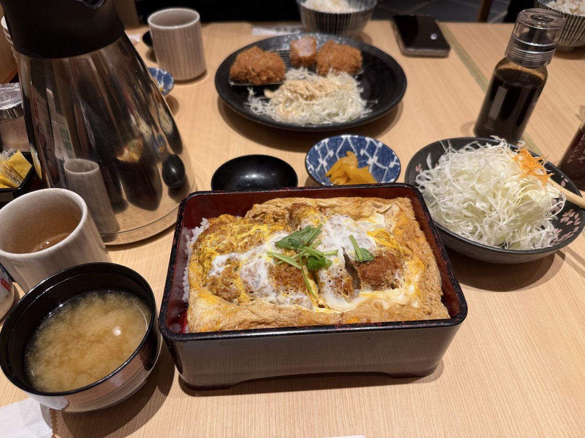 behappy210801's tweet photo. おはようございます。
お盆休み明け皆さんお元気でしょうかw

職員、食に走ったお休みで太った気がしてならないです💦

まだまだ暑い日が続きます。体調に気を付けてファイトいっぱーつ！ですね💪
ファイト一発←分かるかな？w

#就労継続支援b型　#パソコン https://t.co/EQy3vuqNxt