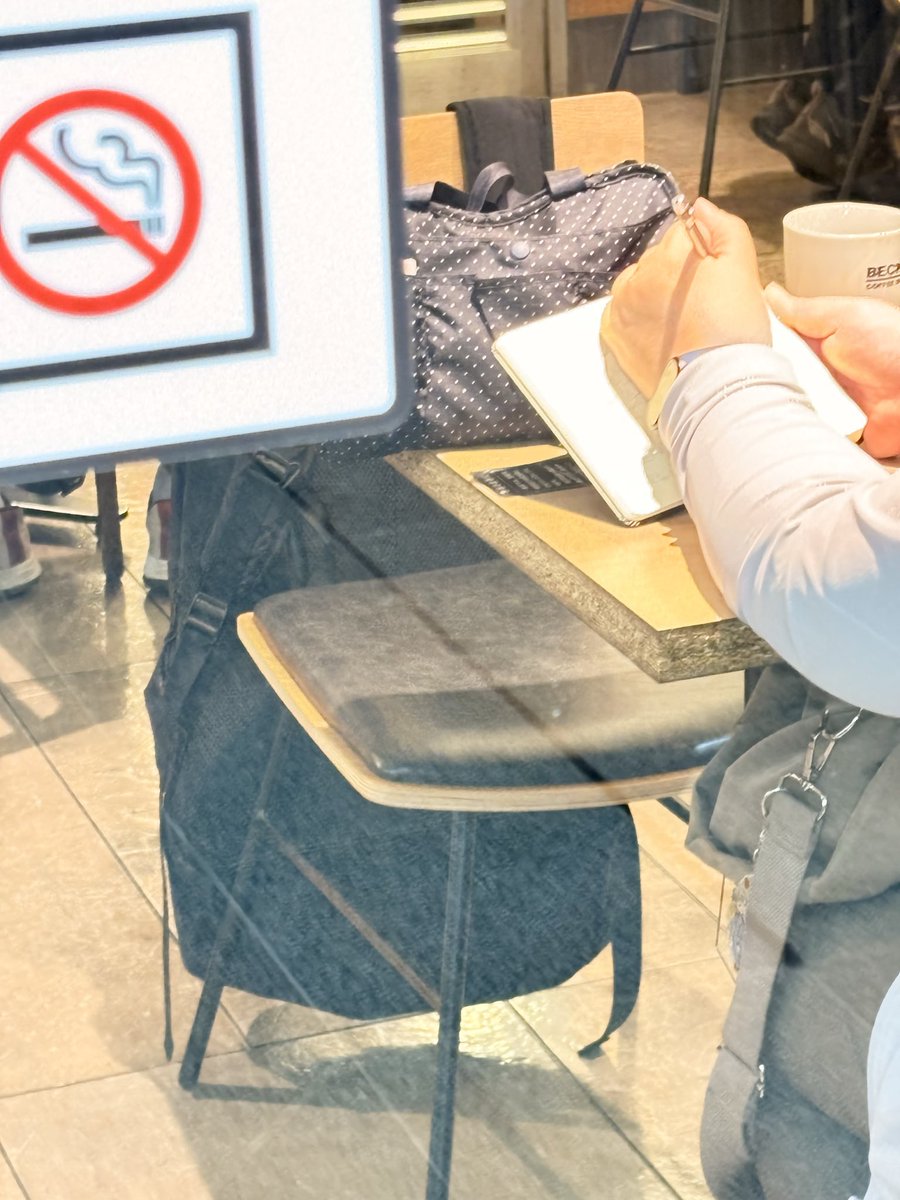puniyuki's tweet photo. コミケは自分は出てなかったけど新人さんの応援に行って　今日は(別の)新人さんにスパルタ1日クロッキー会です。脅して描かせるw
絵の練習しろーっ https://t.co/cYQJ4u9aGF