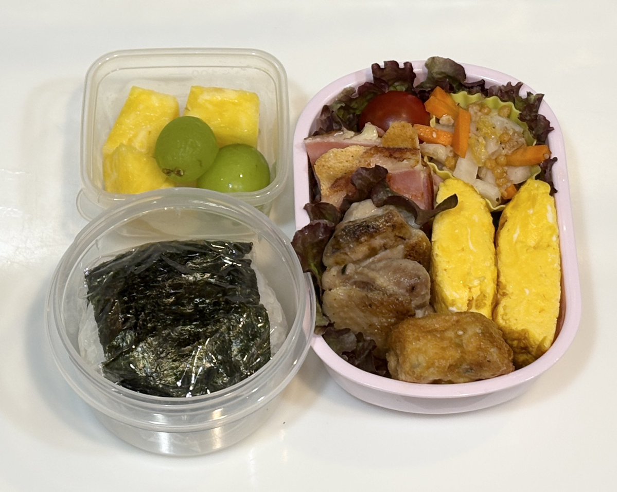 nicopapadasu's tweet photo. 娘の悩ましい今日の #お弁当
【menu】
・チキンステーキ
・ハムチーズ挟み焼き
・厚焼きだし玉子
・冷食揚げ物
・大根と人参のザクザクサラダ
・パインシャインマスカット
・塩むすび
色を上手く見せられないの悩ましいぜ

今日は夏期講習からの文化祭準備

#女子高校生弁当
#子育てごはん
#お弁当記録 https://t.co/UY1fu6bQyO