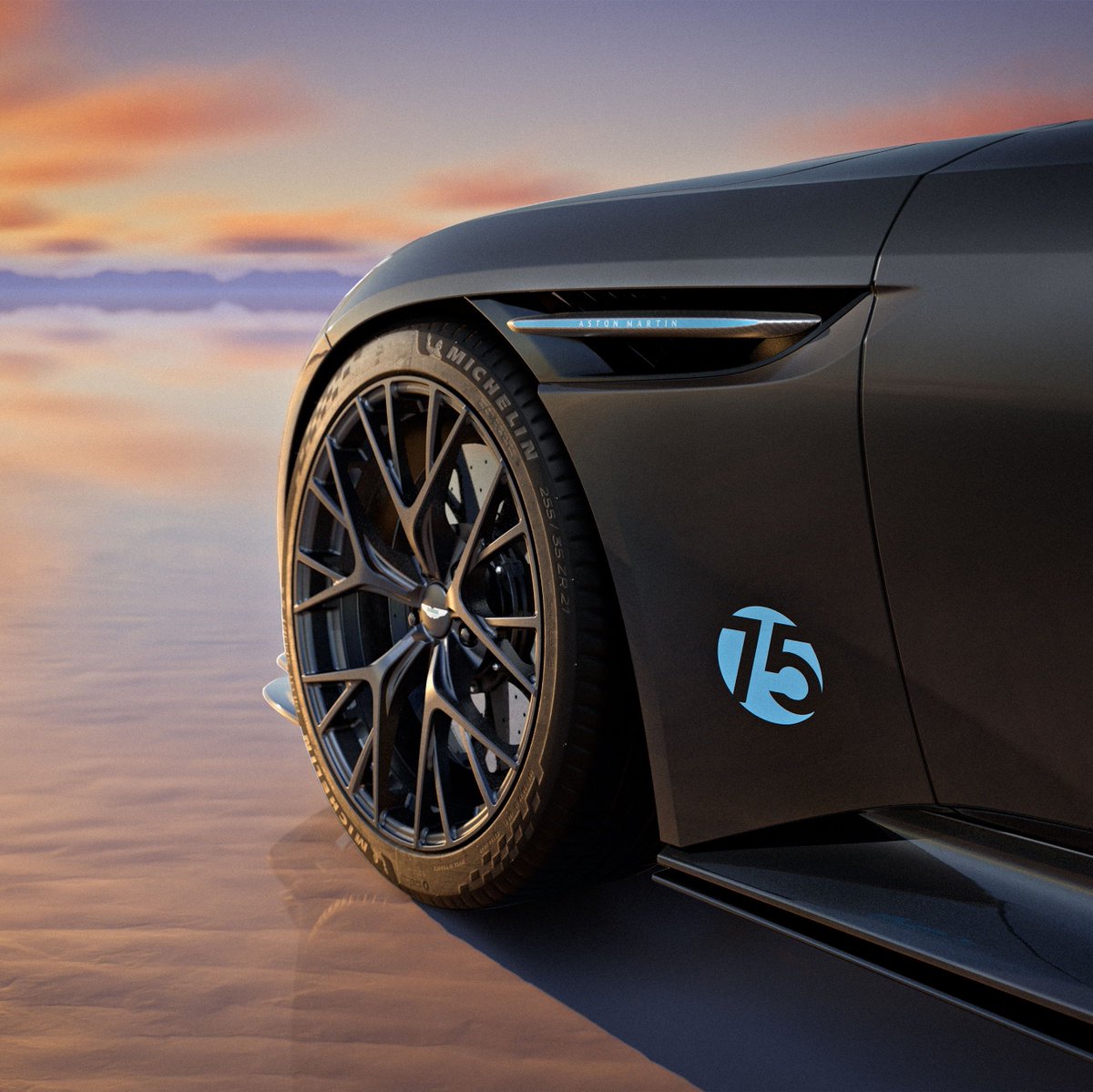 CarManiaMx's tweet photo. Aston Martin llega a Monterey antes del 75 aniversario de Pebble Beach. Q by Aston Martin presenta tres DB12 S exclusivos y debuta el Vanquish 25 Special Edition. Lujo británico hecho a mano y prácticamente irrepetible.
#CarMania #AstonMartin #DB12 https://t.co/TlBWPSPQvM