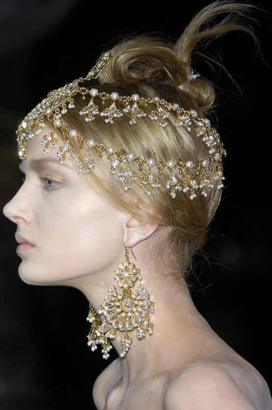 virgoessence's tweet photo. Alexander McQueen, FW 2008 https://t.co/YOJ2gqrQMH