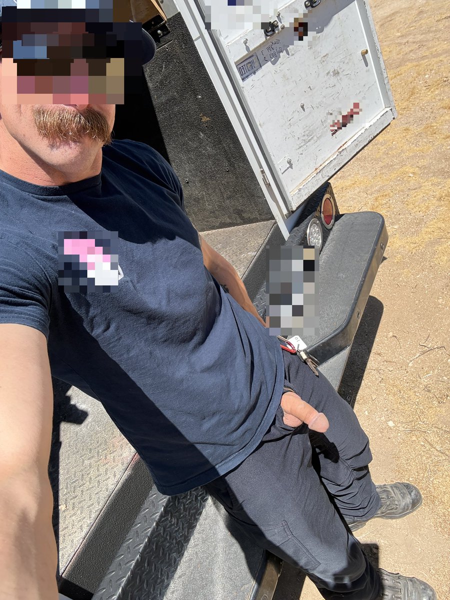 buttplugj0hnny's tweet photo. Just enjoying myself at work https://t.co/mxVQNyuVhB