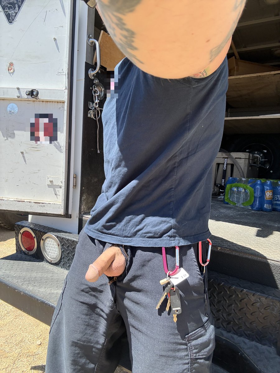 buttplugj0hnny's tweet photo. Just enjoying myself at work https://t.co/mxVQNyuVhB