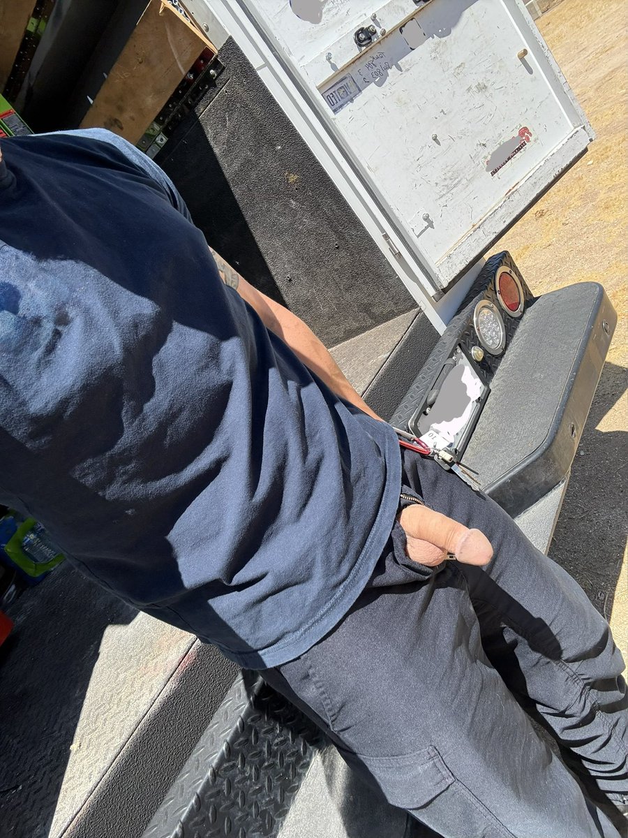 buttplugj0hnny's tweet photo. Just enjoying myself at work https://t.co/mxVQNyuVhB
