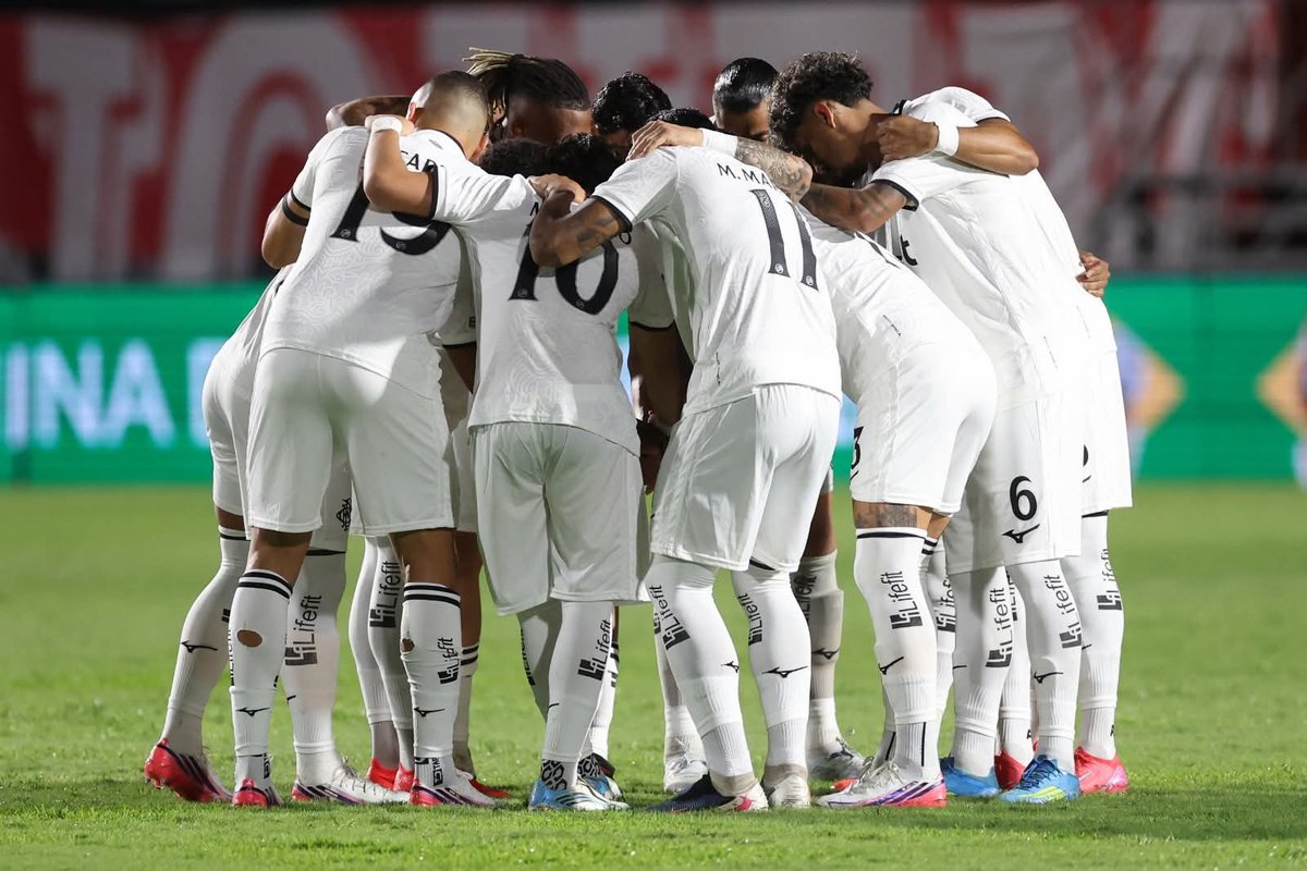 SauloBfr12's tweet photo. FIM DE JOGO!
NO BARRADÃO - SALVADOR 🏟
Botafogo 0x1 Vitória Matheuzinho fez o unico gol dos caras de pênalti.
#SauloBfr12 #Brasileirão #Botafogo #VamosFogo #BFR #futebol #estrelasolitaria #FogoEuTeAmo https://t.co/fELwktPhON