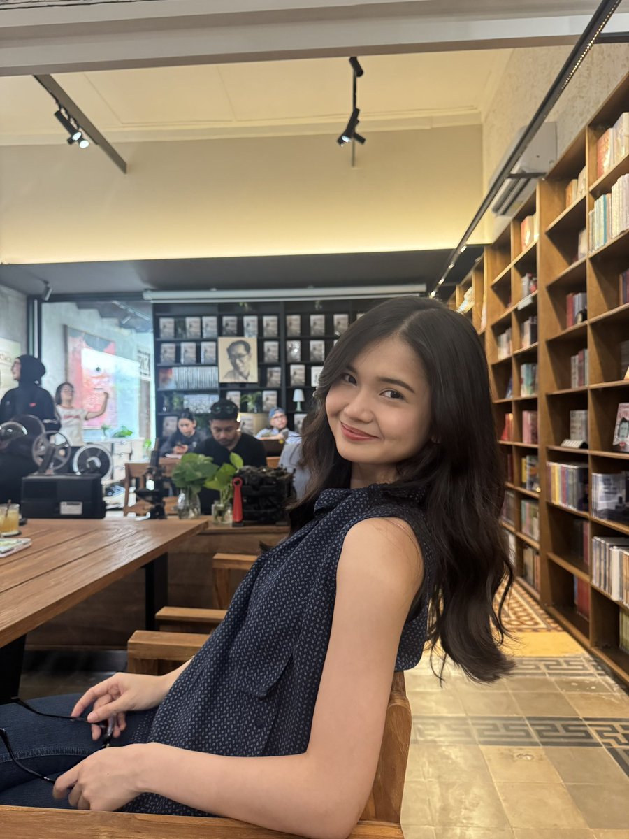 C_IndahJKT48's tweet photo. happy #SenIndah https://t.co/ihC5dSqNlf