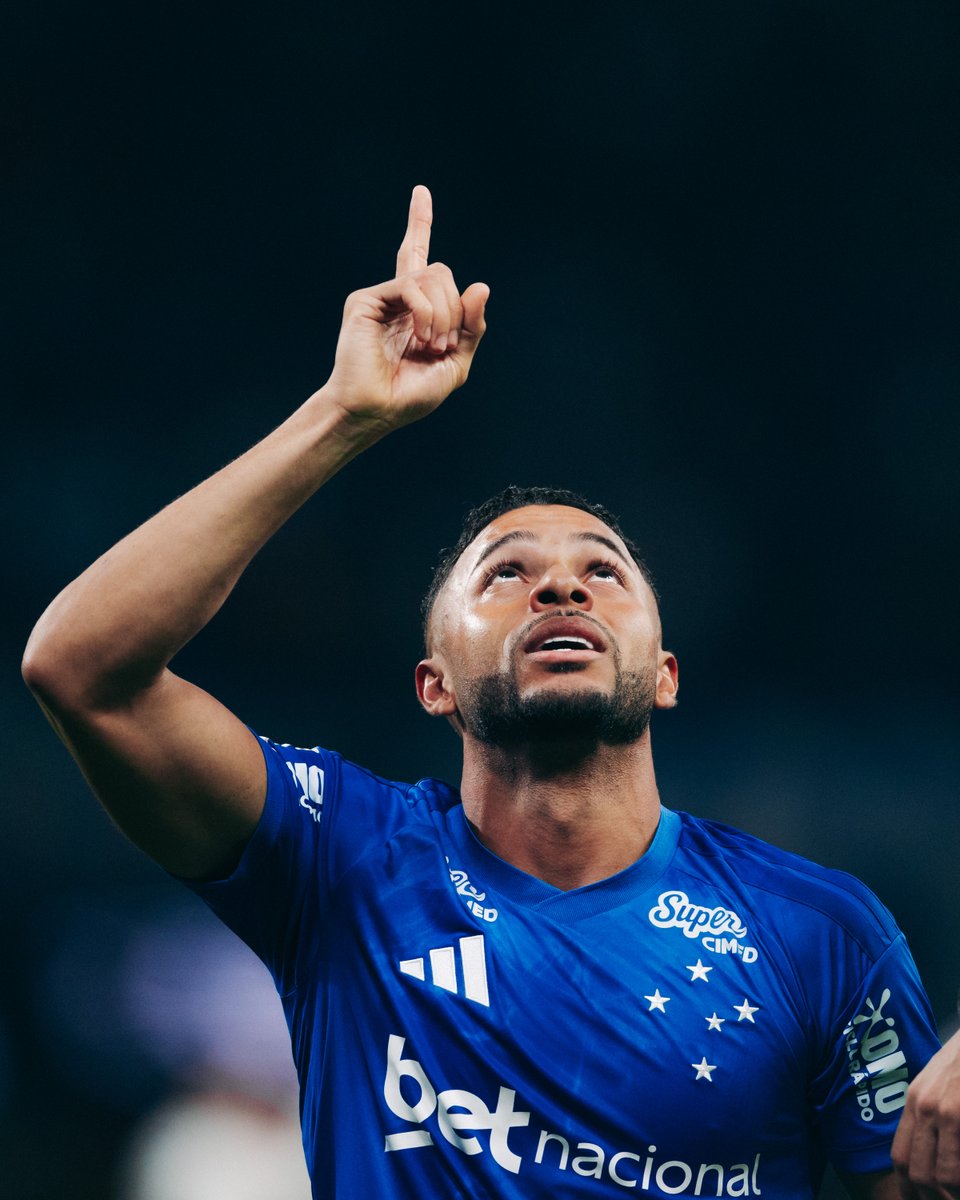 Cruzeiro's tweet photo. Estava escrito, Wandeco! 🙌💙

📸 Marco Galvão / Cruzeiro https://t.co/Q5HiJbHMAb