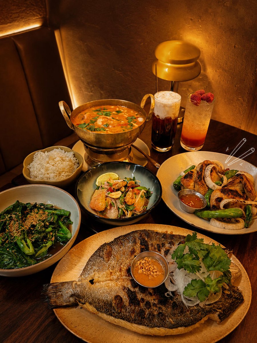 Jeaiog's tweet photo. I heard it used to be a Thai BBQ place, but now it's a Thai restaurant 🧐 The decor is very Thai-style. I was like, "Wow!" as soon as I opened the door; the atmosphere was great, it felt like stepping into Thailand!! https://t.co/C7CrkoZVG8