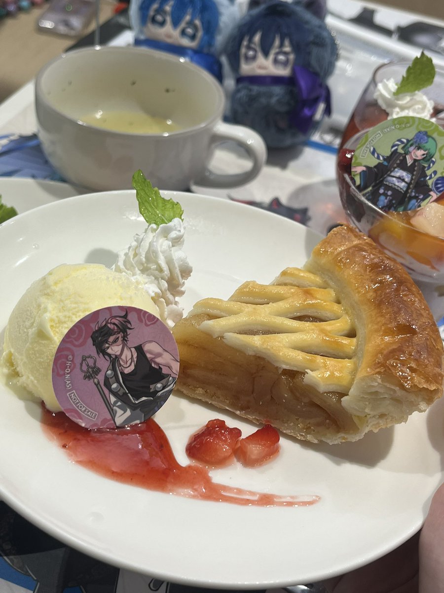 omom_tg's tweet photo. 欲張って四つ食べてきた女
アップルパイが美味しかった🍎 https://t.co/1uWNHRfCNH