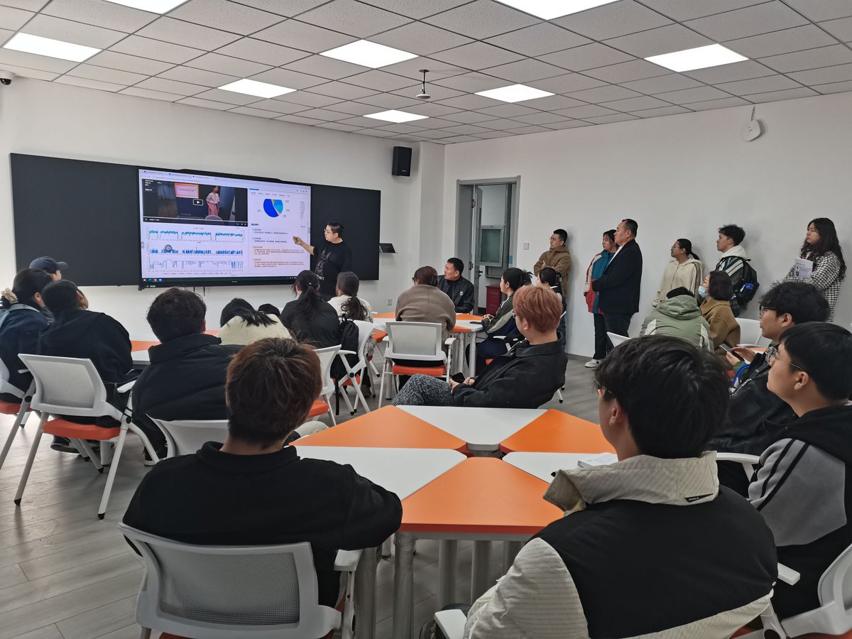 Shastah28's tweet photo. Just wrapped an inspiring workshop on data visualization best practices  Learned how to turn raw numbers into compelling stories, connecting with 50+ industry pros. Thanks to all who joined! https://t.co/npAx6Z82ew