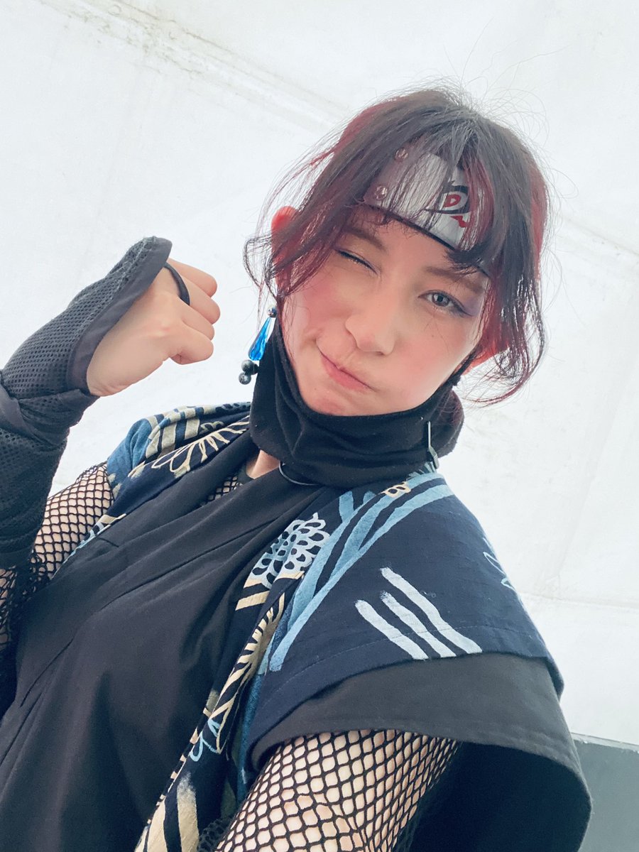 rinrin_ninja's tweet photo. 最近料理の写真しかあげてないね🤷‍♀️
ちゃんと生きてるよ？？？？www

やっと完成したお泉の色違いver.のスカート付き衣装作ったし
毎年恒例のキッズプラザで忍者教室だし
昨日も神戸で忍者ショー
今週もイベントいっぱいだよ

あ、髪の毛のいろ黒×赤に戻したよ
真っ赤っかでもいいけどこれが落ち着く https://t.co/KftHBdbrm2